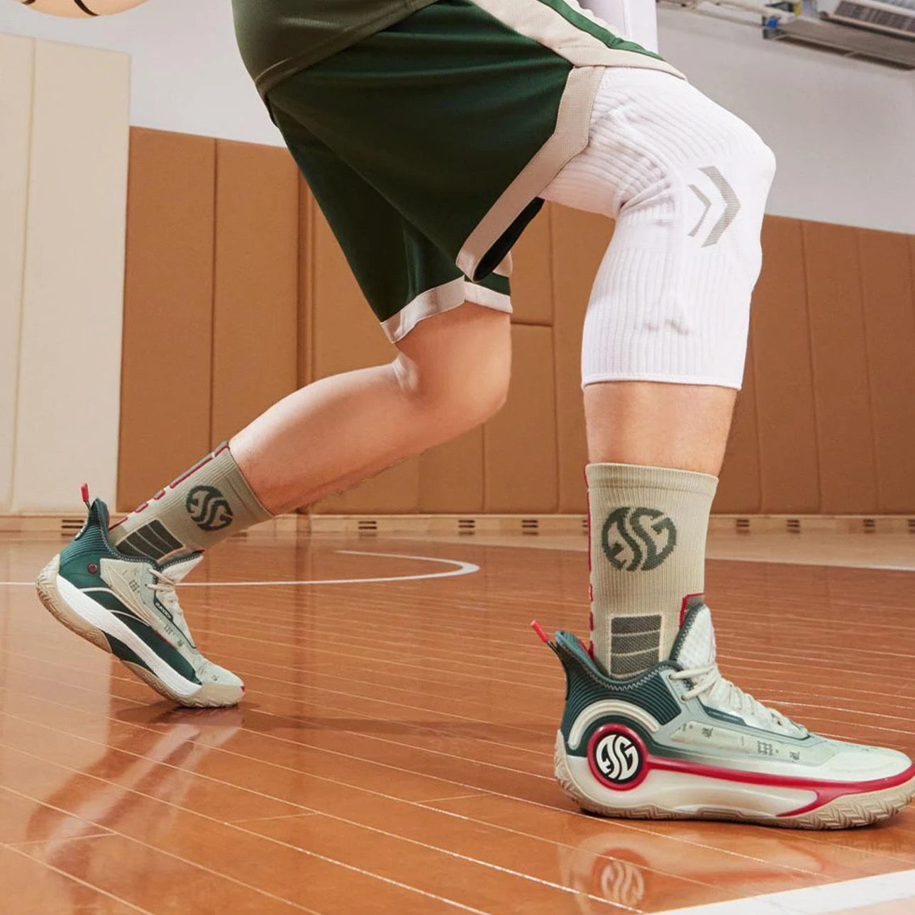 361° AG 4 Aaron Gordon 'Beige Red'